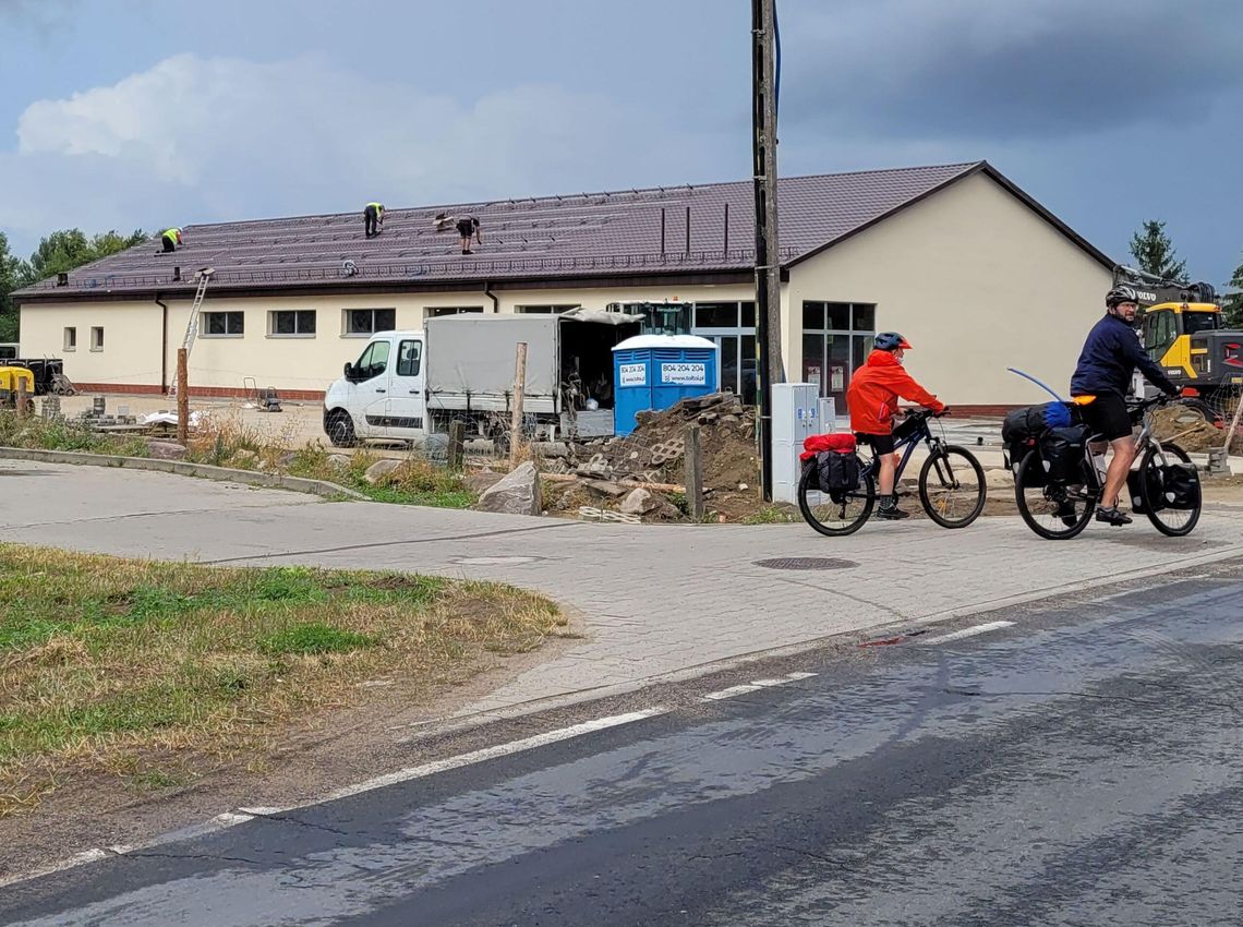 Dino postawili tuż obok Biedronki. Liczą na rekordową sprzedaż