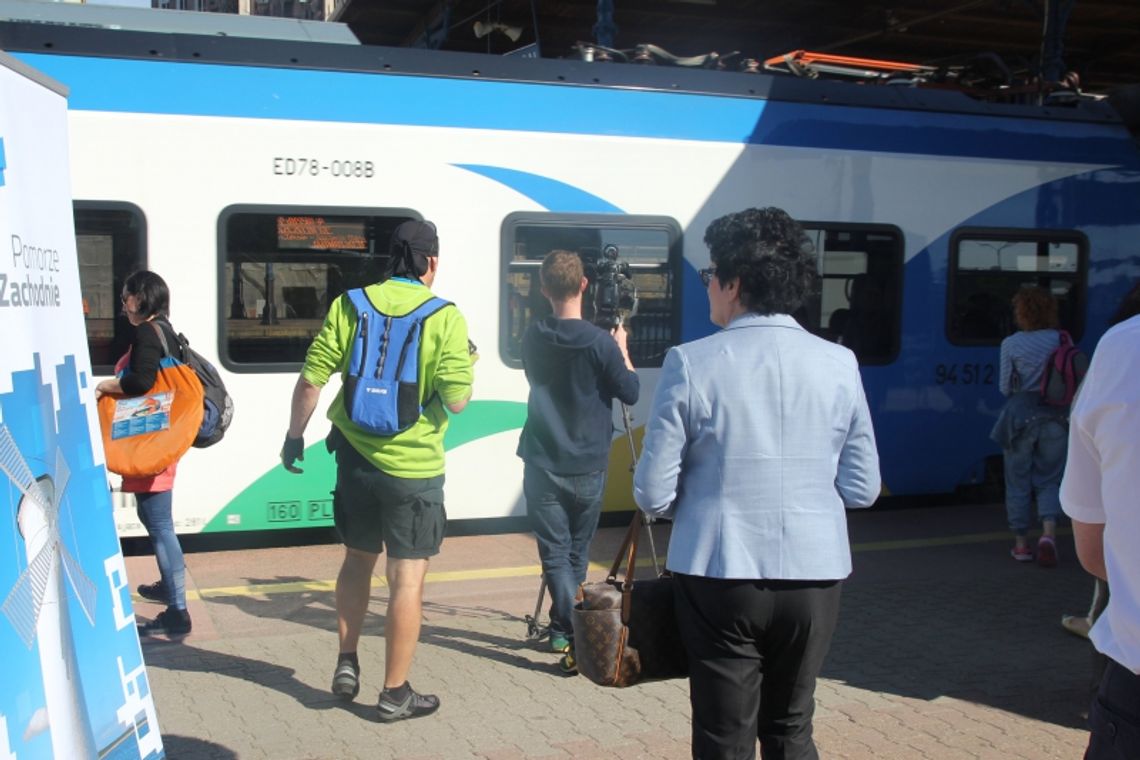 Dla tych co nie wskoczyli do pociągów pod nazwą społeczeństwo i praca Dla tych co nie wskoczyli do pociągów pod nazwą społeczeństwo i praca