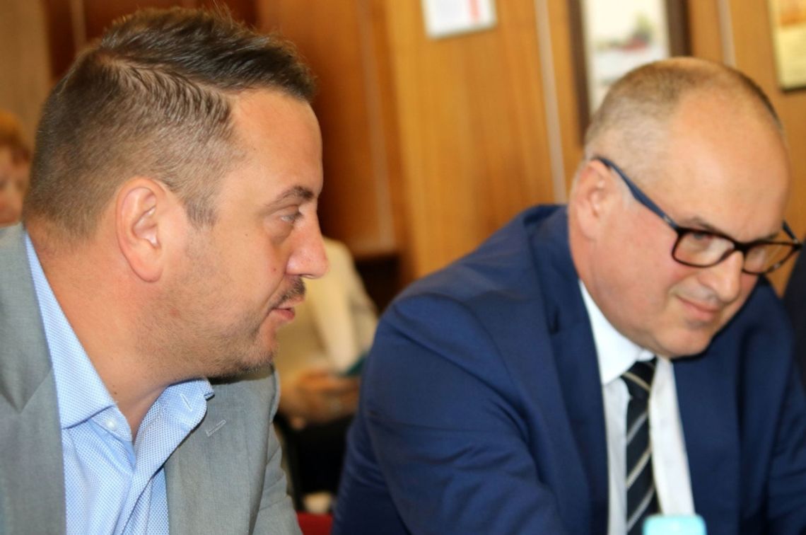 Dlaczego Sawarynowi i Milerowi tak zależy na studium