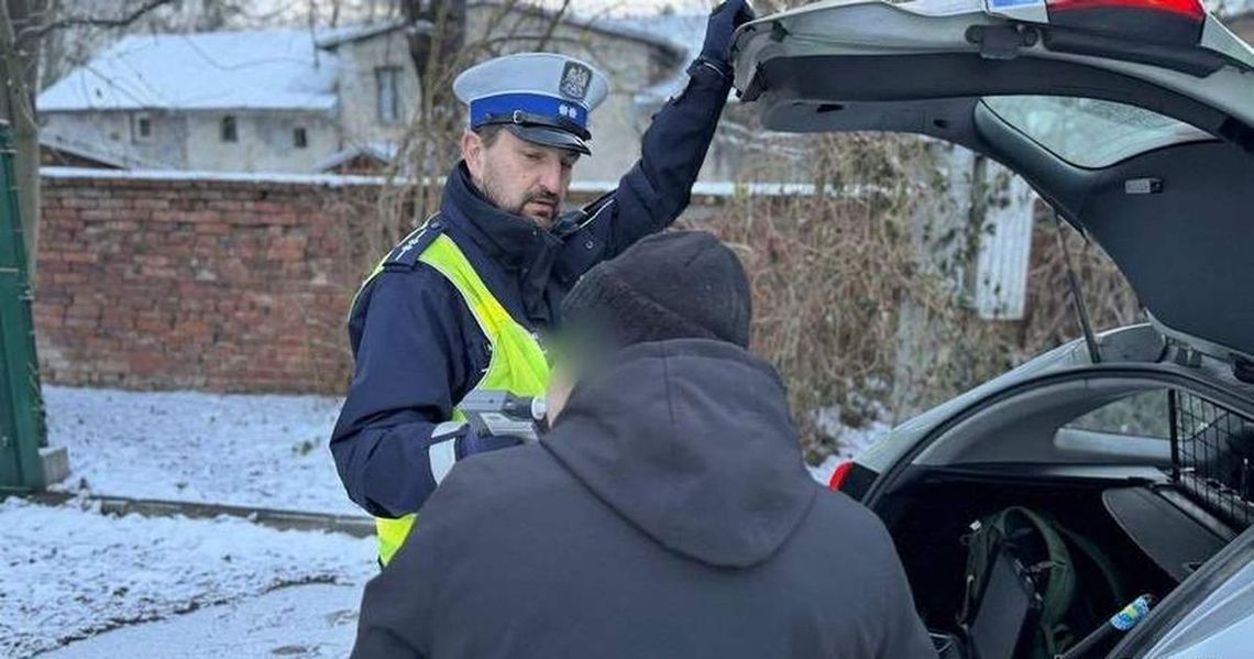 Do Gryfina już nie dojechał. Dmuchał w alkomat