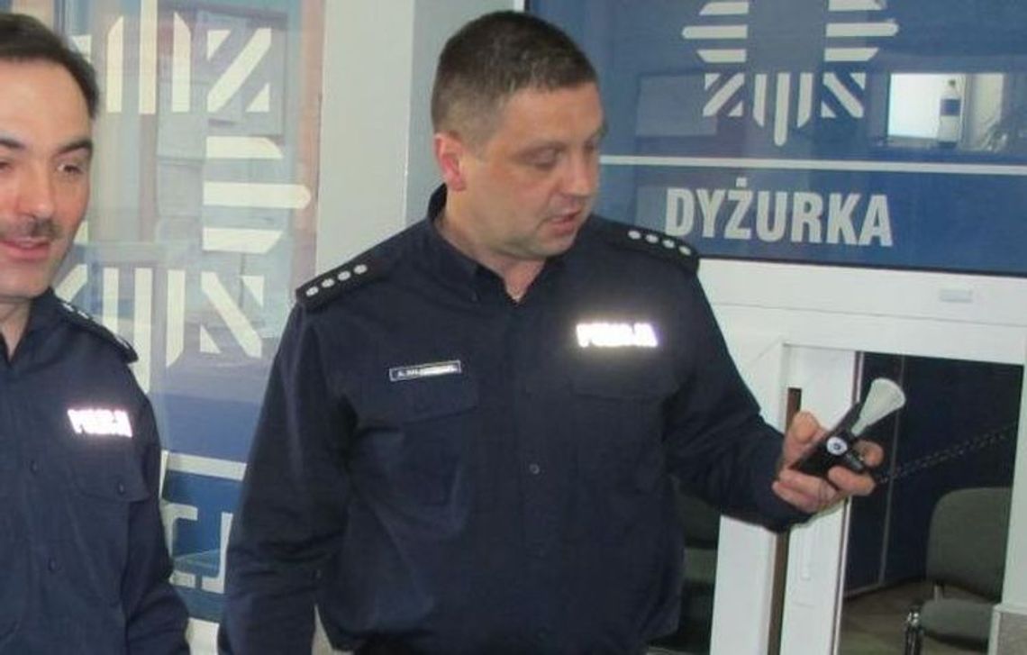 Do komisariatu przyjechał autem, a odjechał radiowozem w kajdankach Do komisariatu przyjechał autem, a odjechał radiowozem w kajdankach