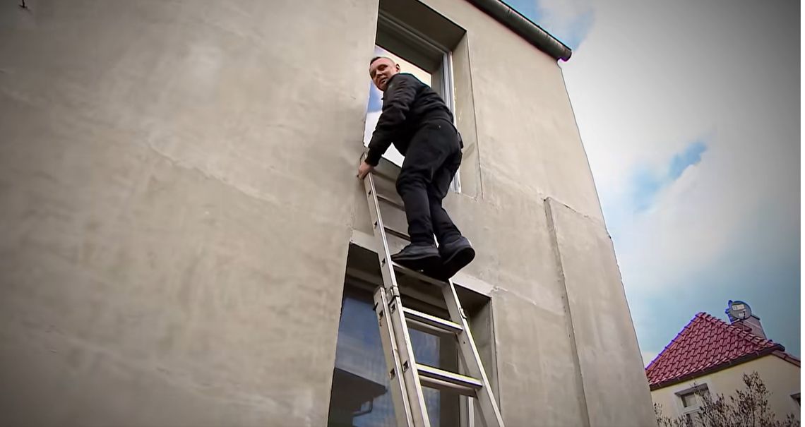 Do mieszkania gryfinianin musi wchodzić po drabinie. Interweniuje Polsat Do mieszkania gryfinianin musi wchodzić po drabinie. Interweniuje Polsat