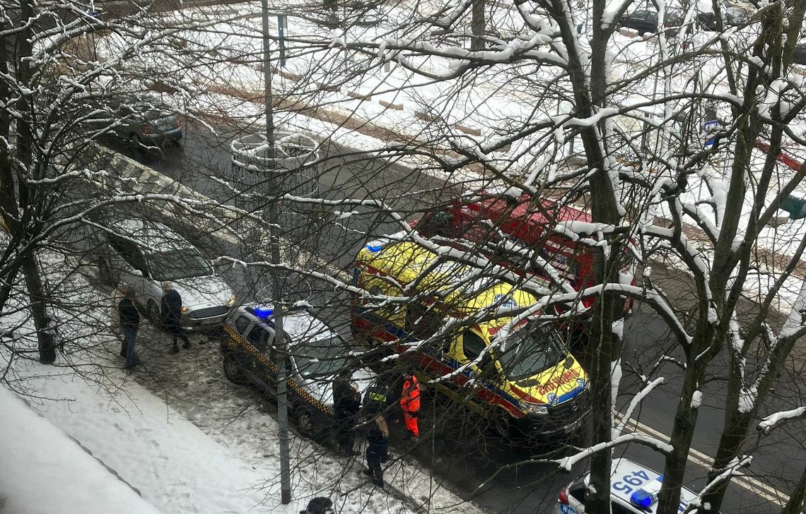 Do zdarzenia doszło na śliskiej nawierzchni na skrzyżowaniu