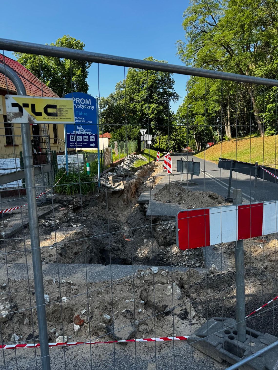 Doczekali się remontu drogi. Będzie też parking i chodnik