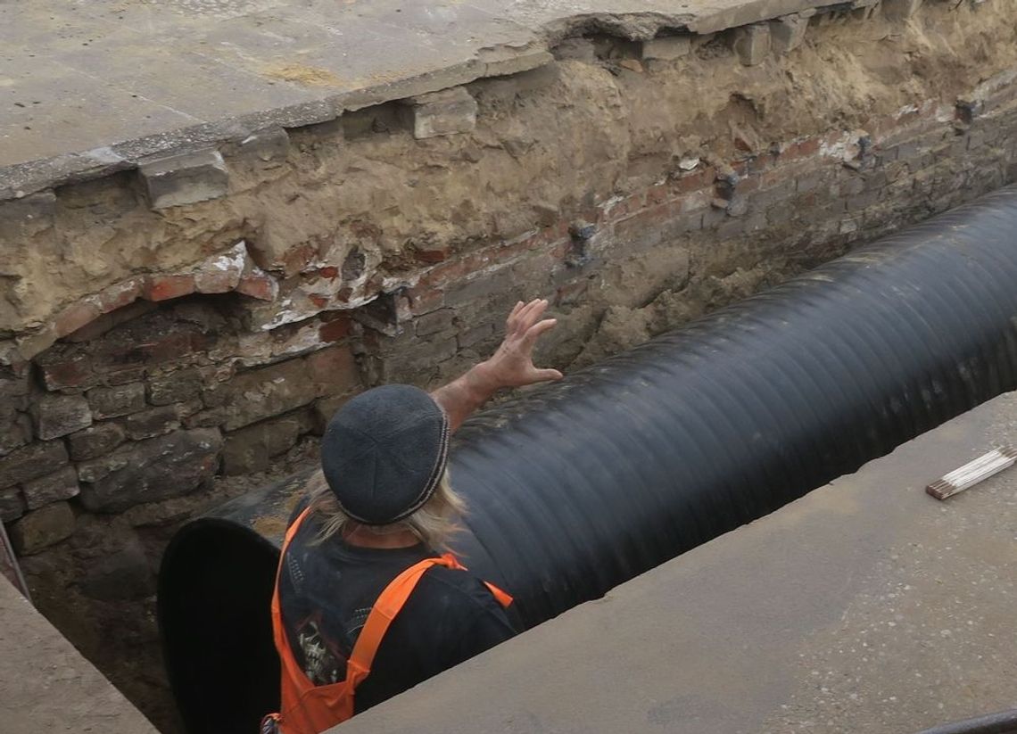 Dokopali się do piwnic dawnych kamienic? Dokopali się do piwnic dawnych kamienic?