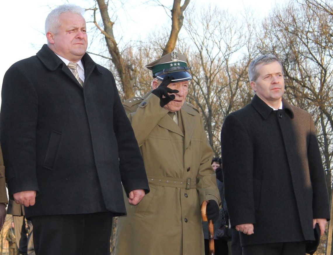 Domaga się od burmistrza oddania pieniędzy