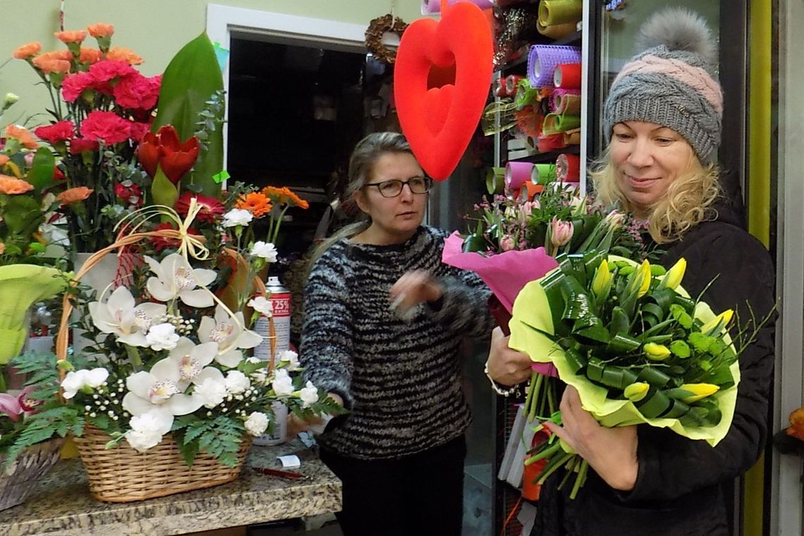 Dookoła buro, a w kwiaciarniach kolorowo Dookoła buro, a w kwiaciarniach kolorowo