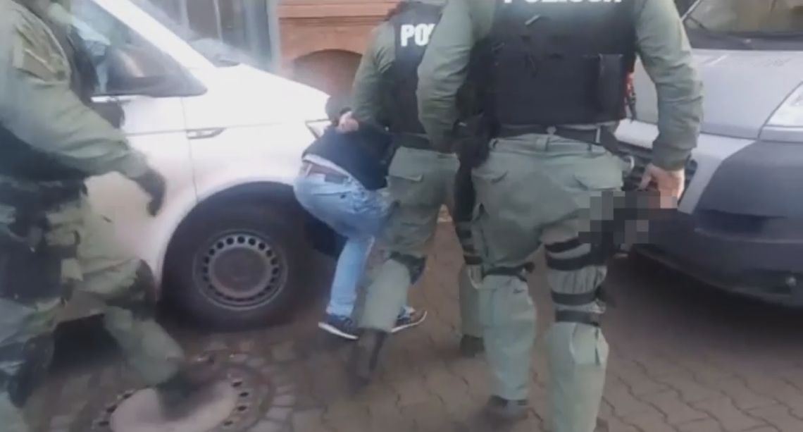 Doprowadzali do stłuczek i wyłudzali pieniądze