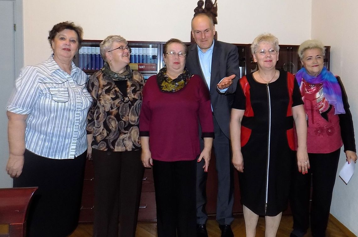 Dostali tysiąc złotych z pensji burmistrza Dostali tysiąc złotych z pensji burmistrza