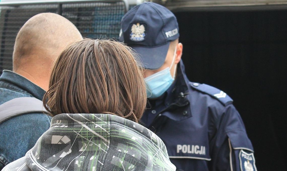 Dostawczakiem wjechał w samochód ciężarnej. Rzecznik gryfińskiej policji wyjaśnia Dostawczakiem wjechał w samochód ciężarnej. Rzecznik gryfińskiej policji wyjaśnia