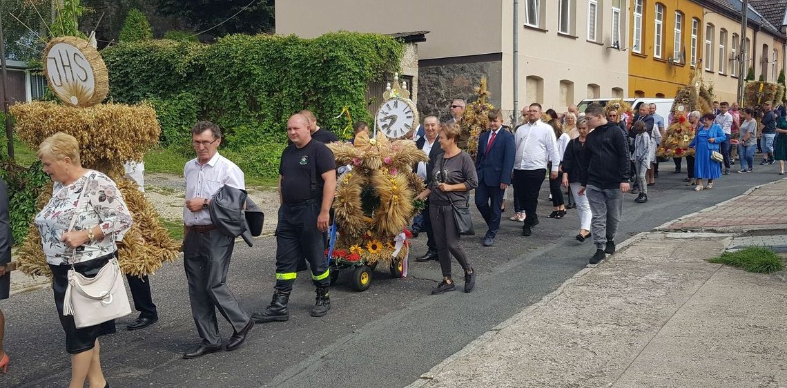 Dożynkowy korowód przeszedł na Bulwary Rybackie [FILM i ZDJĘCIA]