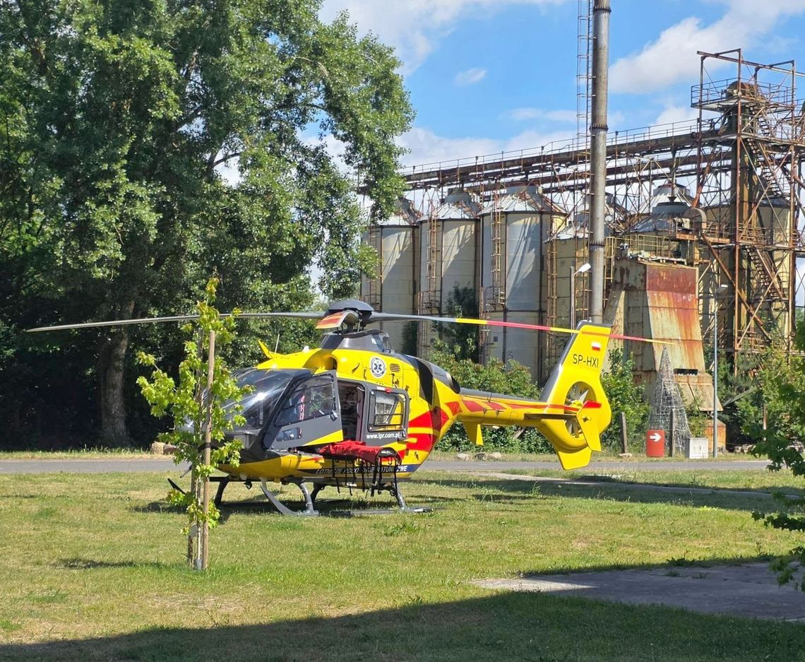 Dramatyczne chwile dziecka i jego rodziny. Strażacy i śmigłowiec LPR w akcji Dramatyczne chwile dziecka i jego rodziny. Strażacy i śmigłowiec LPR w akcji