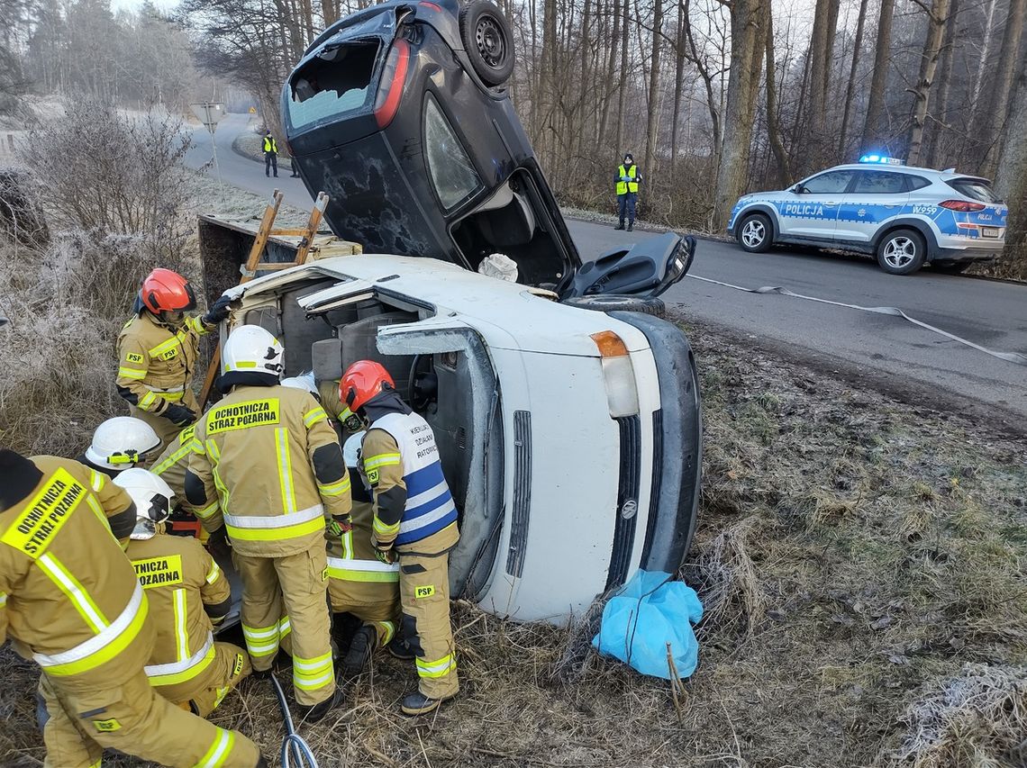 Dramatyczne sceny na drodze. Pościg, wypadek i ranny pasażer Dramatyczne sceny na drodze. Pościg, wypadek i ranny pasażer
