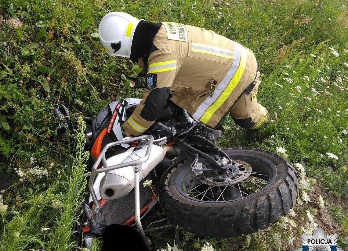 Dramatyczny wypadek na południu powiatu gryfińskiego. Motocyklista uderzył w płot i walczy o życie Dramatyczny wypadek na południu powiatu gryfińskiego. Motocyklista uderzył w płot i walczy o życie