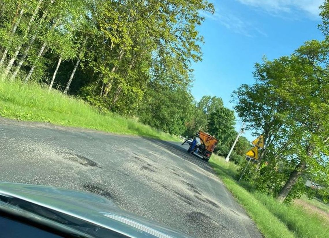 Droga jak żwirownia. Tak łatają dziury! - skarży się czytelnik
