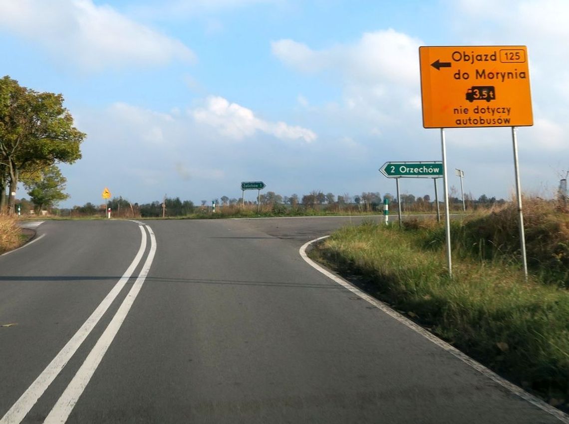 Droga przejezdna, a znaki wciąż wskazują objazd