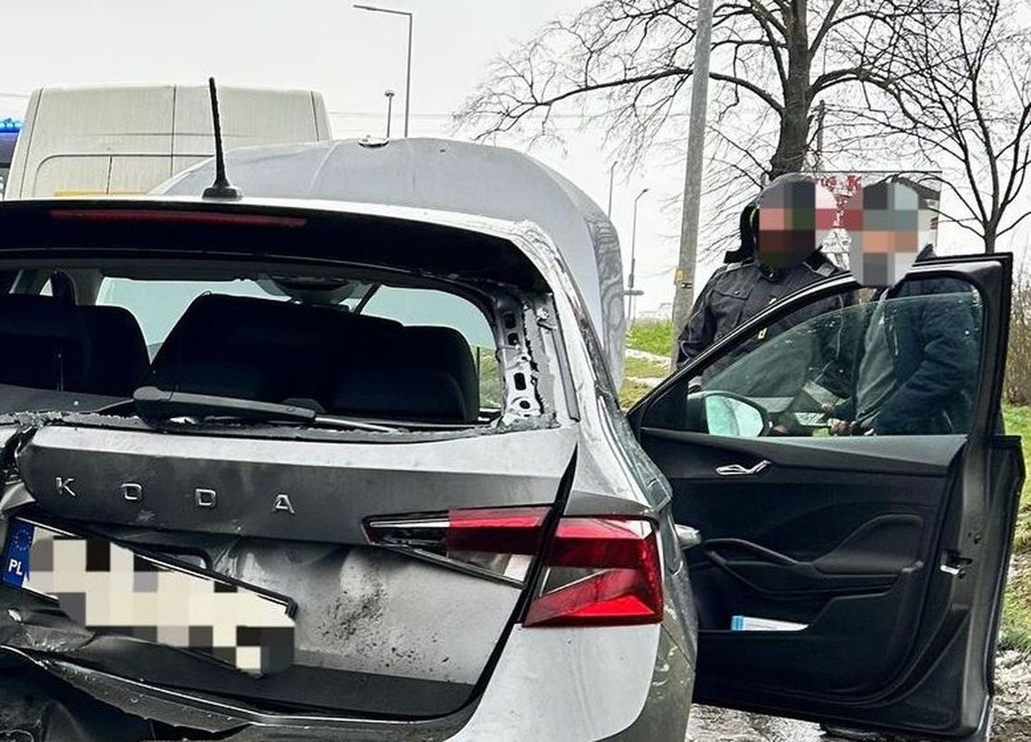 Drogówka z Gryfina przerywa nielegalną jazdę. Recydywista za kółkiem Skody usłyszy surowy wyrok