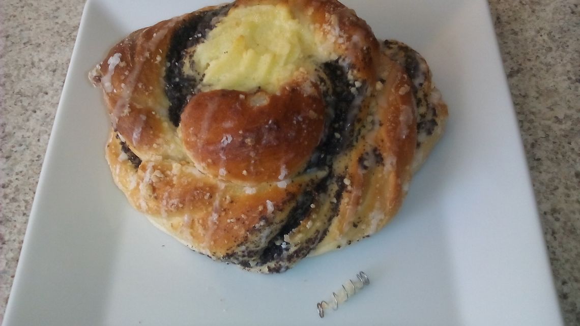 Drożdżówka z niespodzianką Drożdżówka z niespodzianką