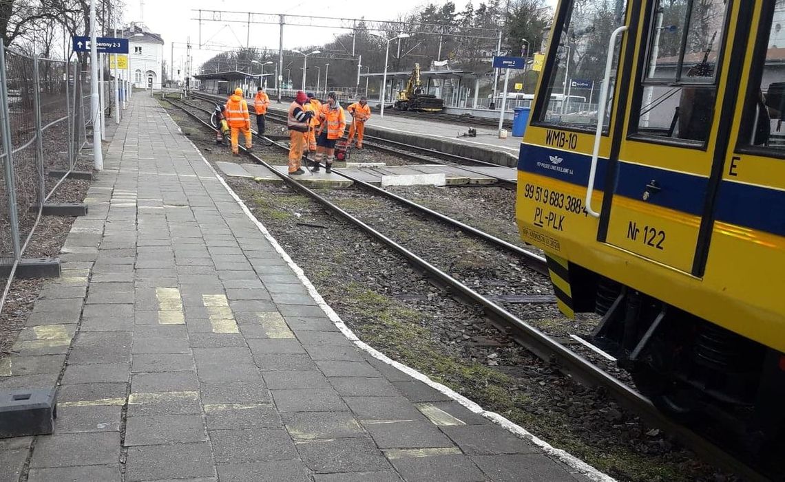 Duży ruch na peronach