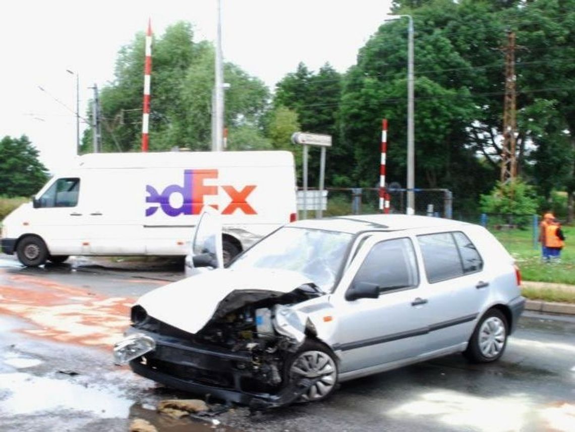 Dwie osoby zostały ranne w wypadku Dwie osoby zostały ranne w wypadku