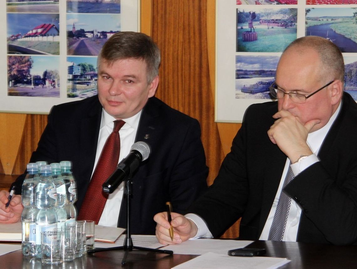 Dwóch kandydatów na audytora wewnętrznego Dwóch kandydatów na audytora wewnętrznego