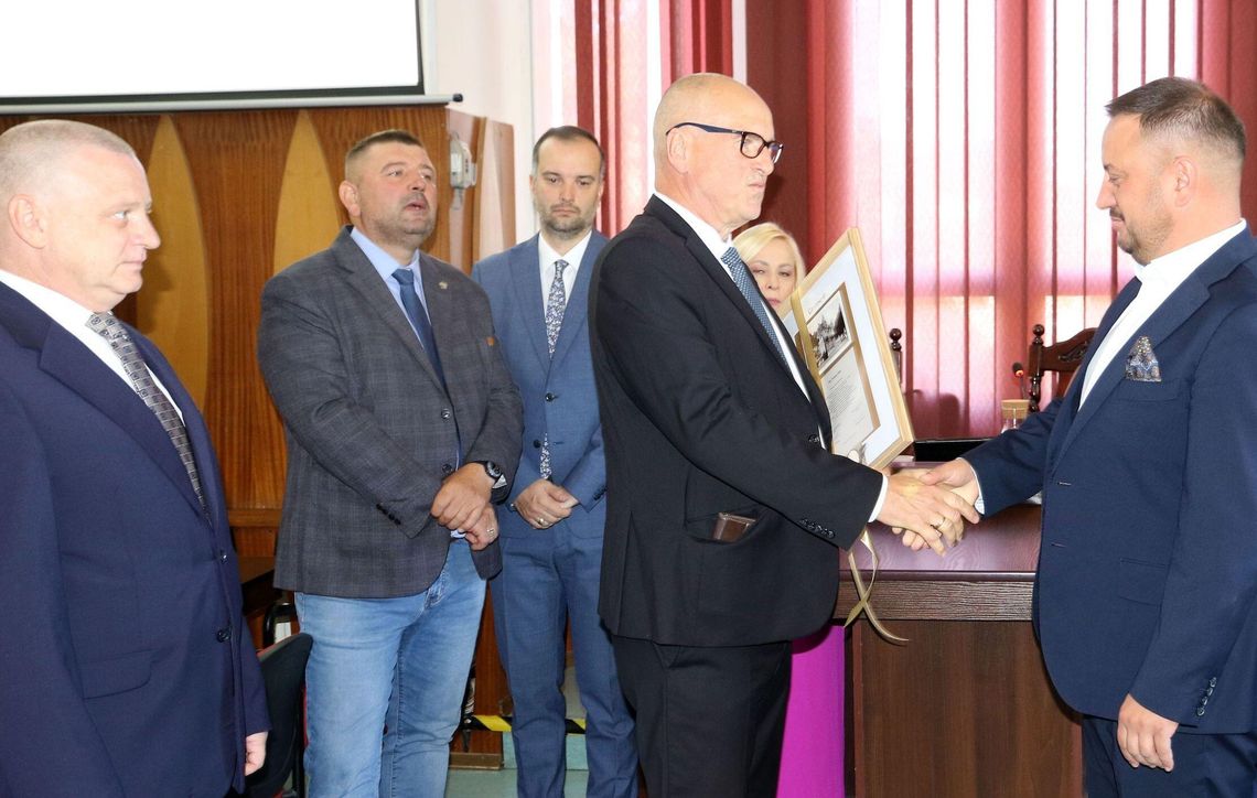 Dymisje, odejścia, nominacje i fałszywe uśmiechy. Czego spodziewać się po sesji podsumowań w Gryfinie? Dymisje, odejścia, nominacje i fałszywe uśmiechy. Czego spodziewać się po sesji podsumowań w Gryfinie?