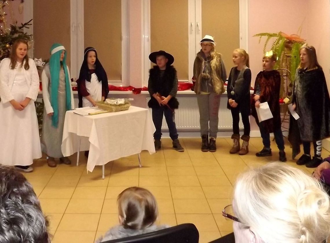 Dzieci ze świetlic środowiskowych TPD dla seniorów, czyli jasełka 2015 Dzieci ze świetlic środowiskowych TPD dla seniorów, czyli jasełka 2015