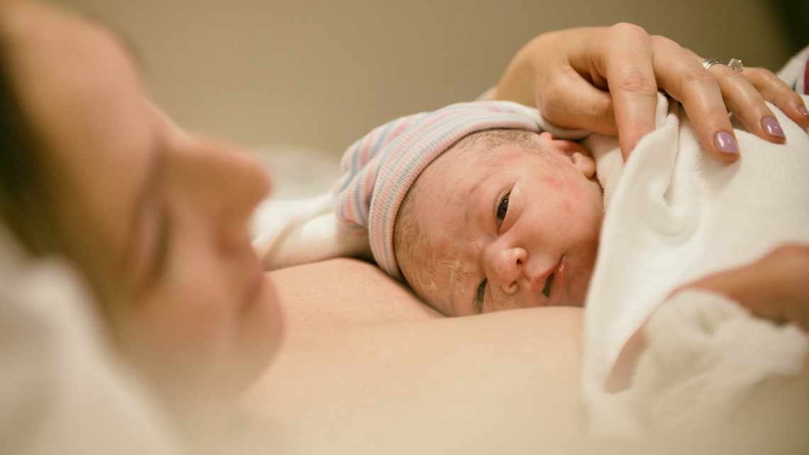 Jakie imiona „rządzą” w tym roku? Narodziny dziecka przez internet Jakie imiona „rządzą” w tym roku? Narodziny dziecka przez internet