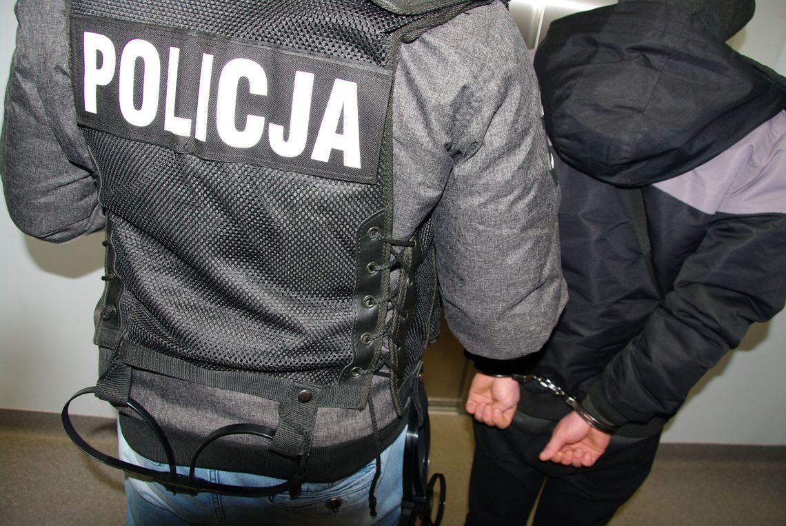 Dzięki monitoringowi namierzyli wandala, który zniszczył kilkanaście samochodów Dzięki monitoringowi namierzyli wandala, który zniszczył kilkanaście samochodów