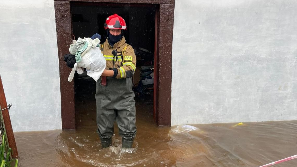 „Dziewczynka wpadła do rzeki” - tak chcą wyłudzić od nas pieniądze. Oszuści i szabrownicy „Dziewczynka wpadła do rzeki” - tak chcą wyłudzić od nas pieniądze. Oszuści i szabrownicy