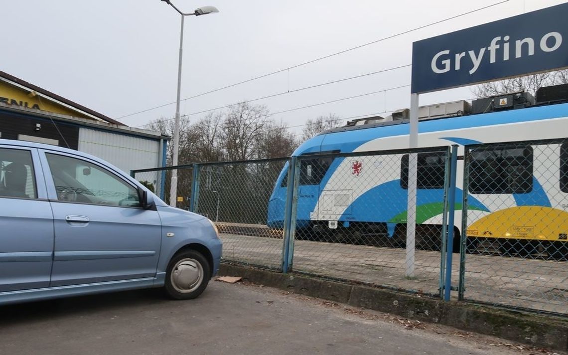 Dziki parking, dzikie oznakowanie, gminna ulica... Dziki parking, dzikie oznakowanie, gminna ulica...