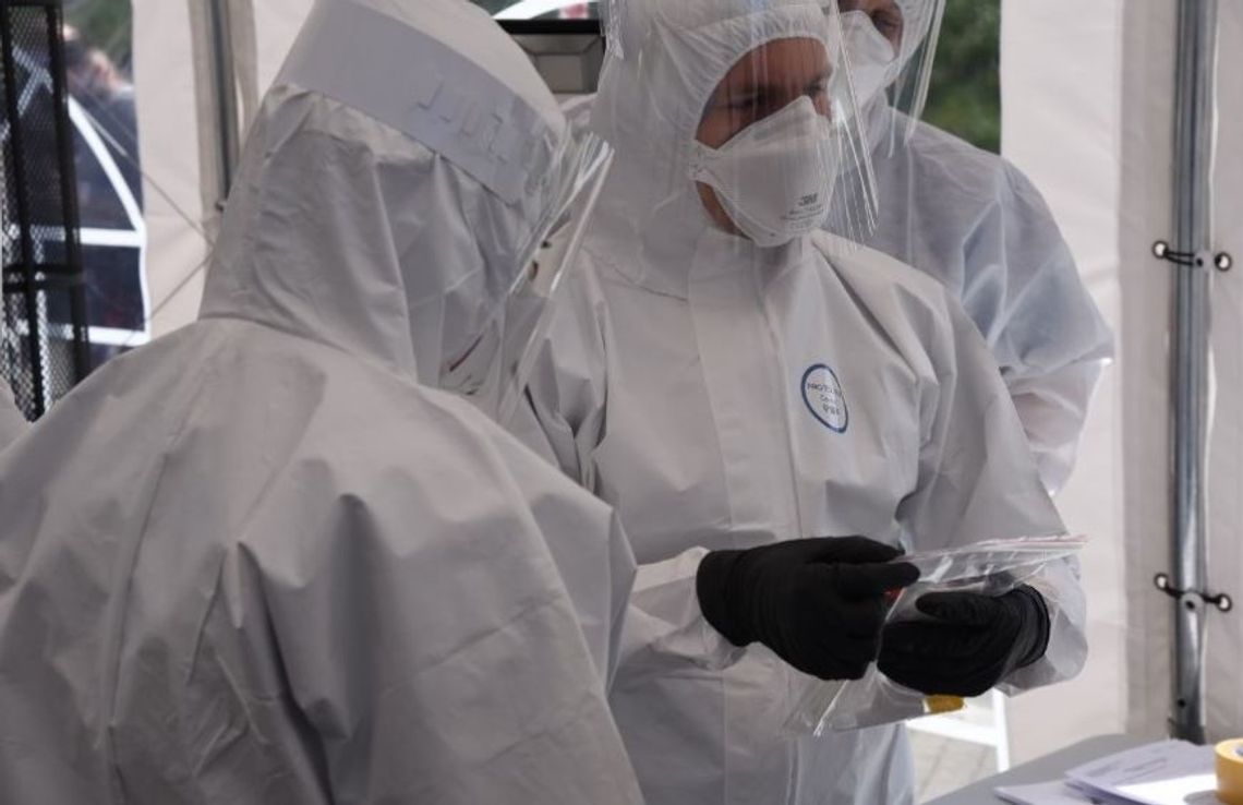 Dzisiaj nastąpił wzrost zakażeń o ponad 55 proc. w stosunku do zeszłego tygodnia Dzisiaj nastąpił wzrost zakażeń o ponad 55 proc. w stosunku do zeszłego tygodnia