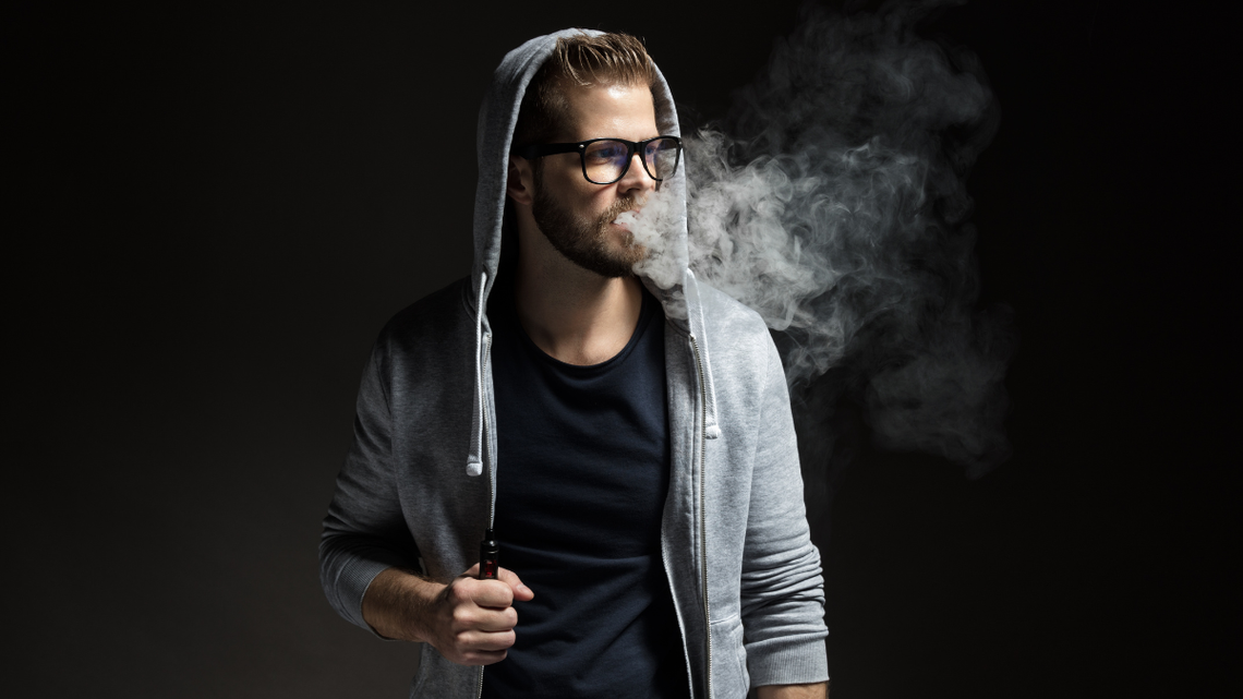 Nielegalny handel e-papierosami w sieci. Skarbówka prowadzi akcję