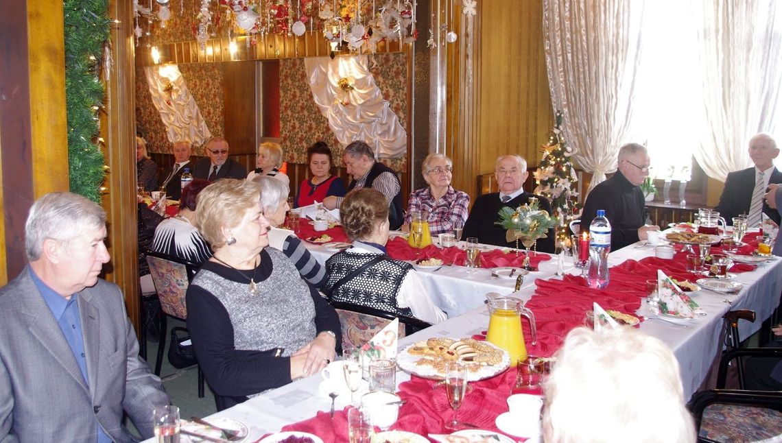 Emeryci spotkali się w klubie Emeryci spotkali się w klubie