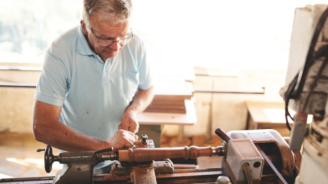 Praca na emeryturze. Rekordowa liczba seniorów wraca do aktywności zawodowej przez niskie świadczenia