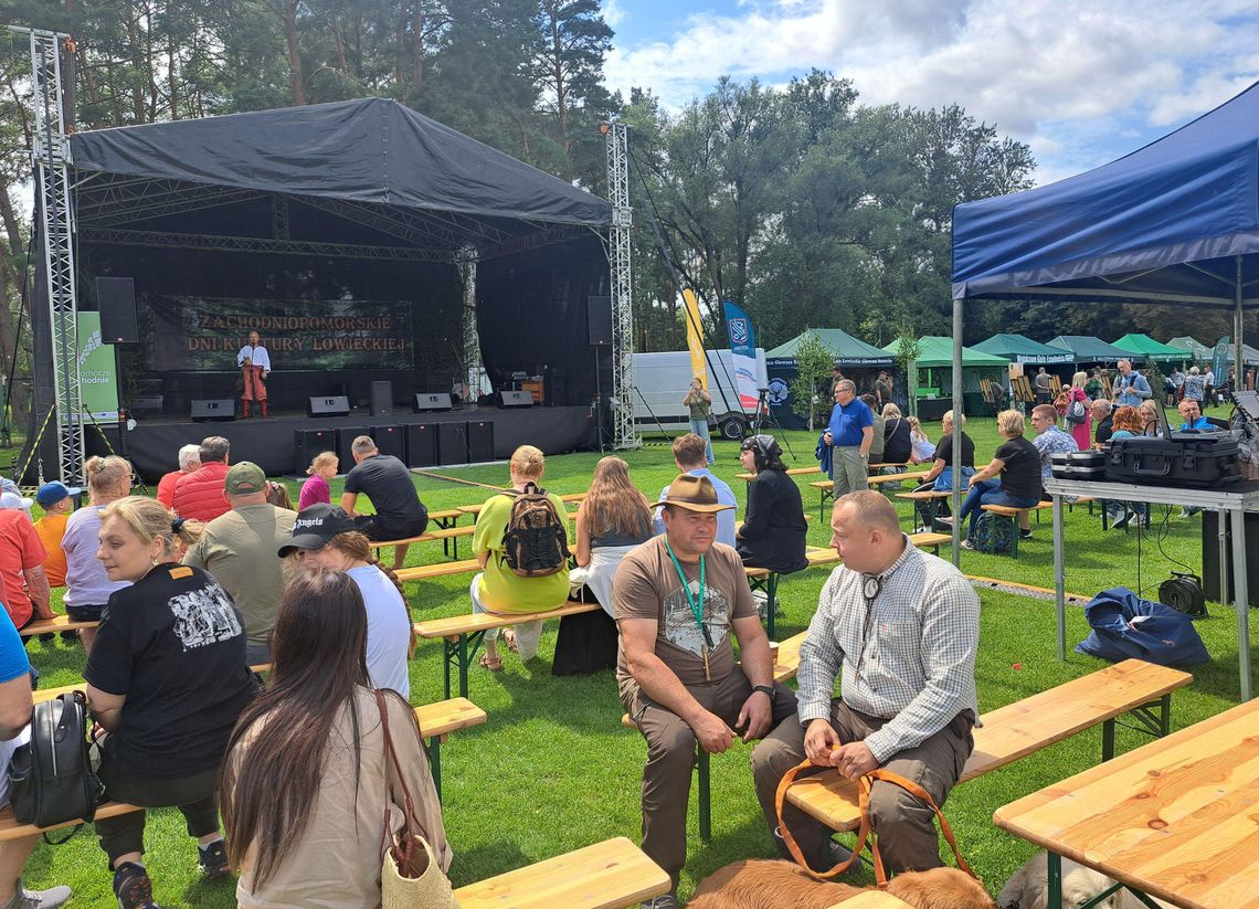 Festiwal myśliwski na boisku miejskim. Zapowiedź drugiego dnia i fotogaleria z otwarcia Festiwal myśliwski na boisku miejskim. Zapowiedź drugiego dnia i fotogaleria z otwarcia