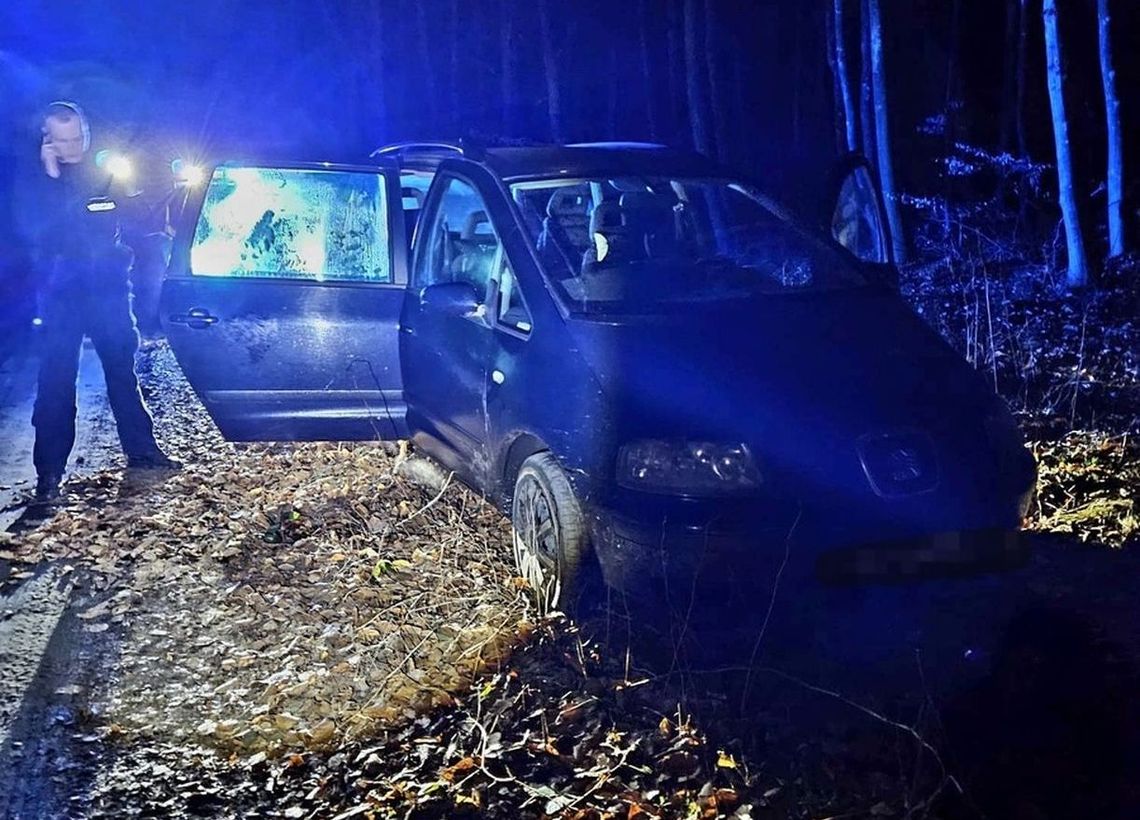 Finał szaleńczego rajdu w leśnych ostępach. Senior bez prawa jazdy postawił służby na nogi Finał szaleńczego rajdu w leśnych ostępach. Senior bez prawa jazdy postawił służby na nogi