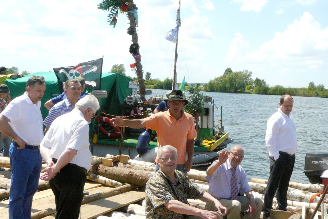 Flisacy wpadli na kilka godzin Flisacy wpadli na kilka godzin