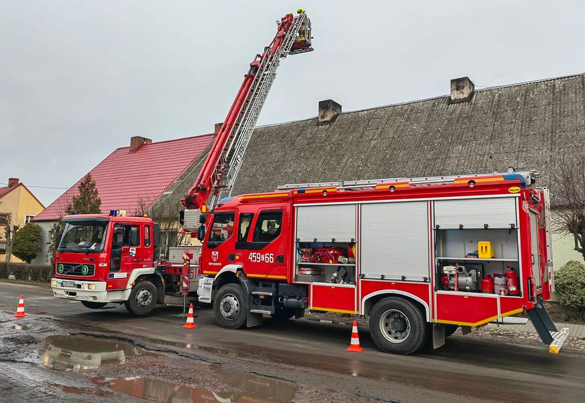 Gasili pożar sadzy w kominie
