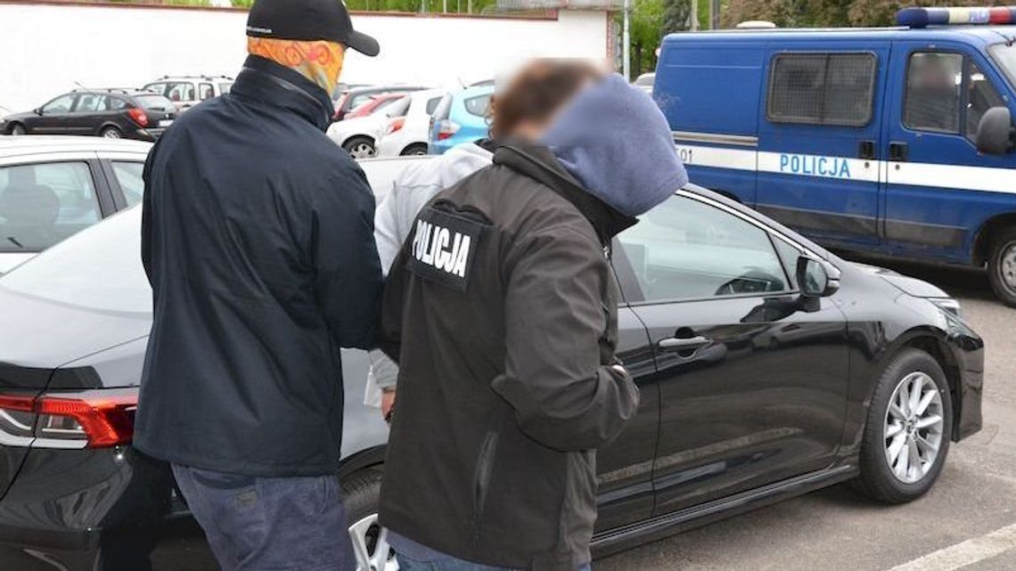 Gdy wysiadł z samochodu, to słaniał się na nogach Gdy wysiadł z samochodu, to słaniał się na nogach