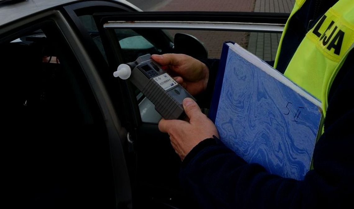 Gdy zbadali alkomatem jego nietrzeźwość , to nie mogli uwierzyć Gdy zbadali alkomatem jego nietrzeźwość , to nie mogli uwierzyć