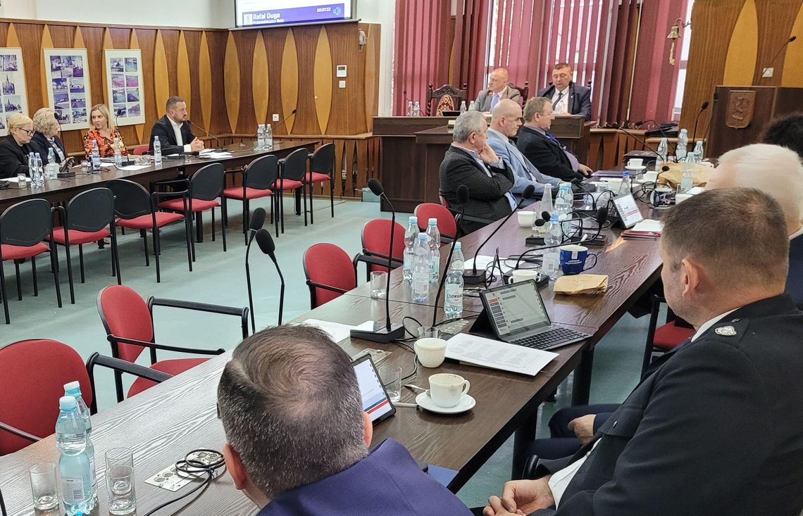 Gdzie ukrył się burmistrz? Dlaczego nie zwraca pieniędzy mieszkańcom?