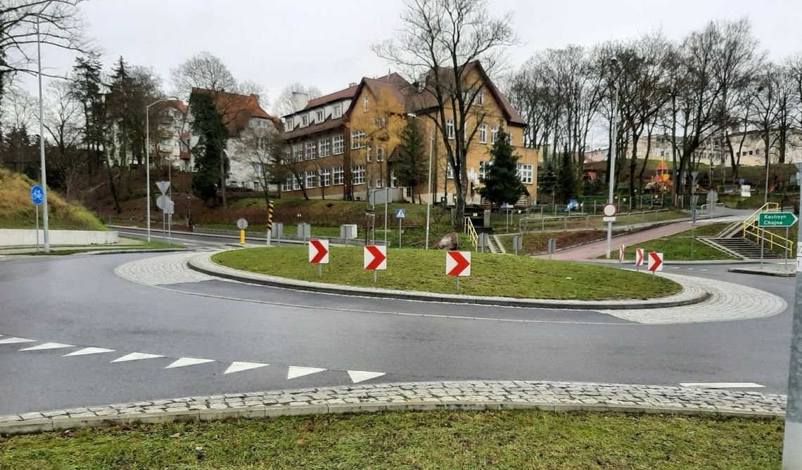 Gdzie zniknęły drzewa rosnące na rondzie? - pyta czytelniczka