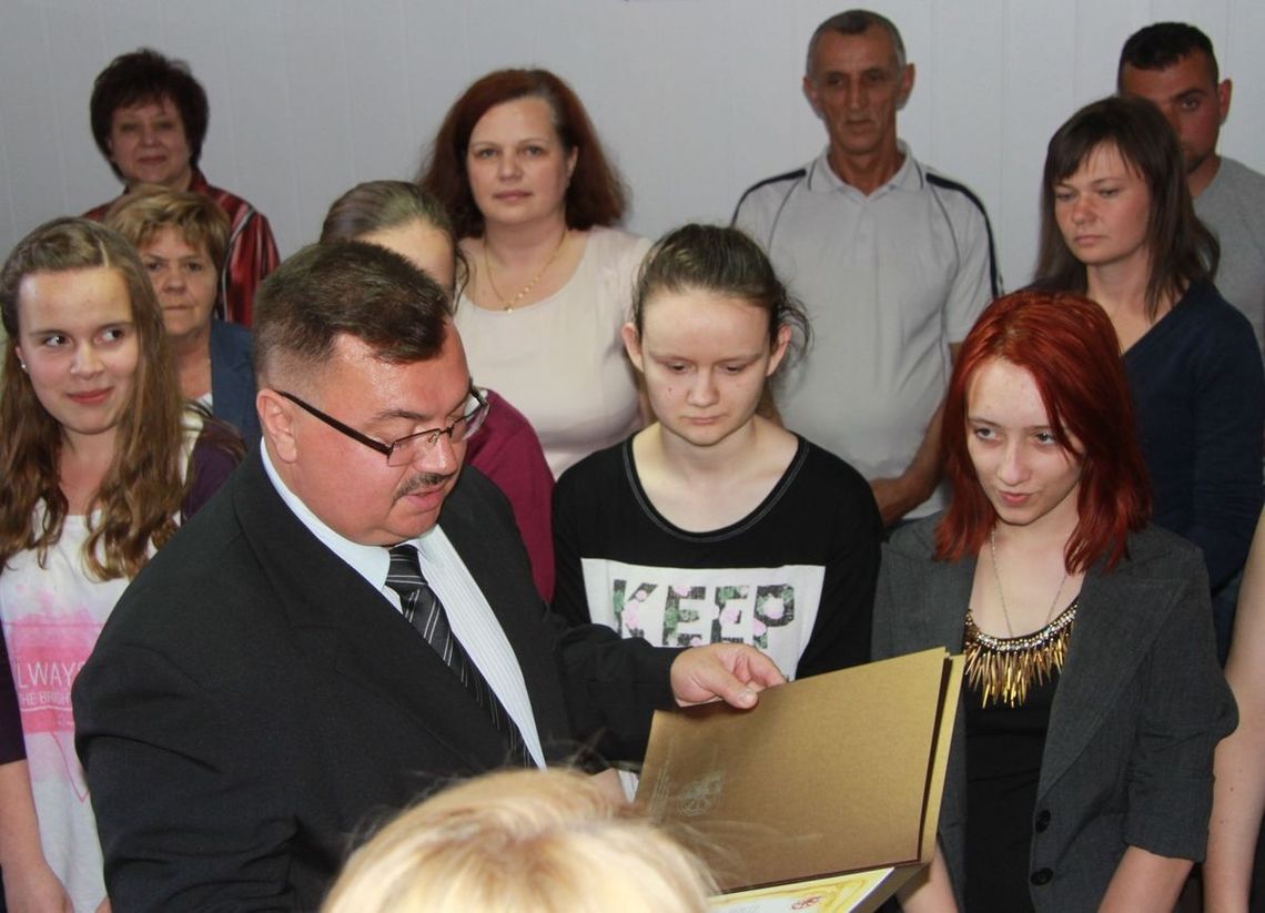 Gimnazjalistki nagrodzone na sesji Gimnazjalistki nagrodzone na sesji