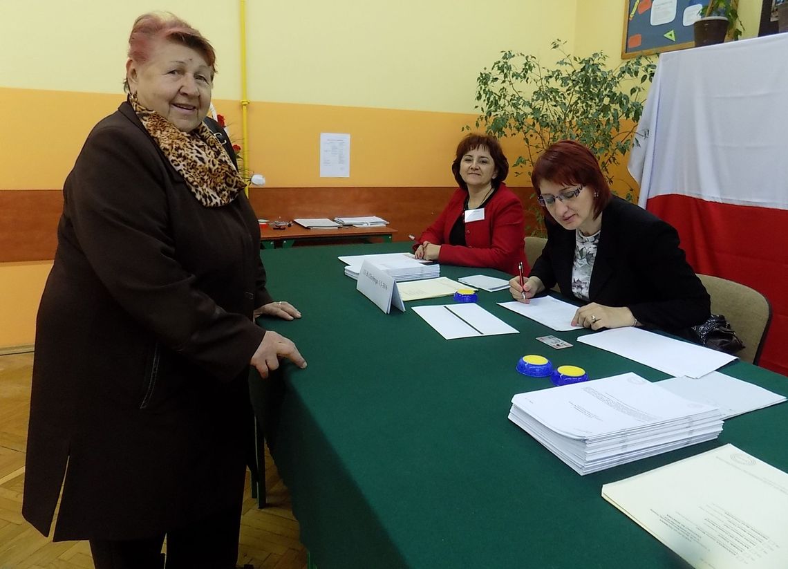 Głosowanie trwa, frekwencja średnia Głosowanie trwa, frekwencja średnia