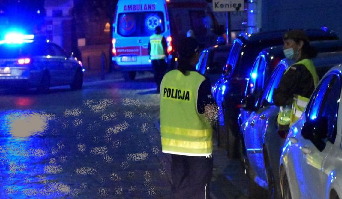 Grozi mu 30 tys. zł grzywny. Chory na koronawirusa chodził po mieście aż złapała go policja Grozi mu 30 tys. zł grzywny. Chory na koronawirusa chodził po mieście aż złapała go policja