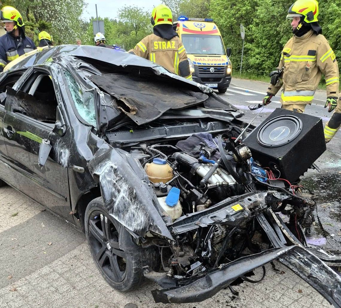Groźna kolizja na DW119. Wymusił pierwszeństwo, jedna osoba trafiła do szpitala Groźna kolizja na DW119. Wymusił pierwszeństwo, jedna osoba trafiła do szpitala