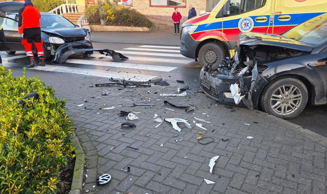 Groźna kolizja. Trzy osoby ranne po zderzeniu dwóch aut Groźna kolizja. Trzy osoby ranne po zderzeniu dwóch aut