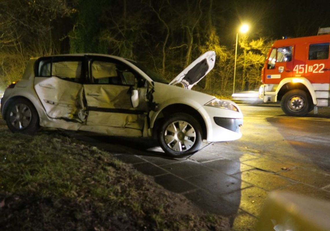 Groźnie wyglądający wypadek na Armii Krajowej Groźnie wyglądający wypadek na Armii Krajowej