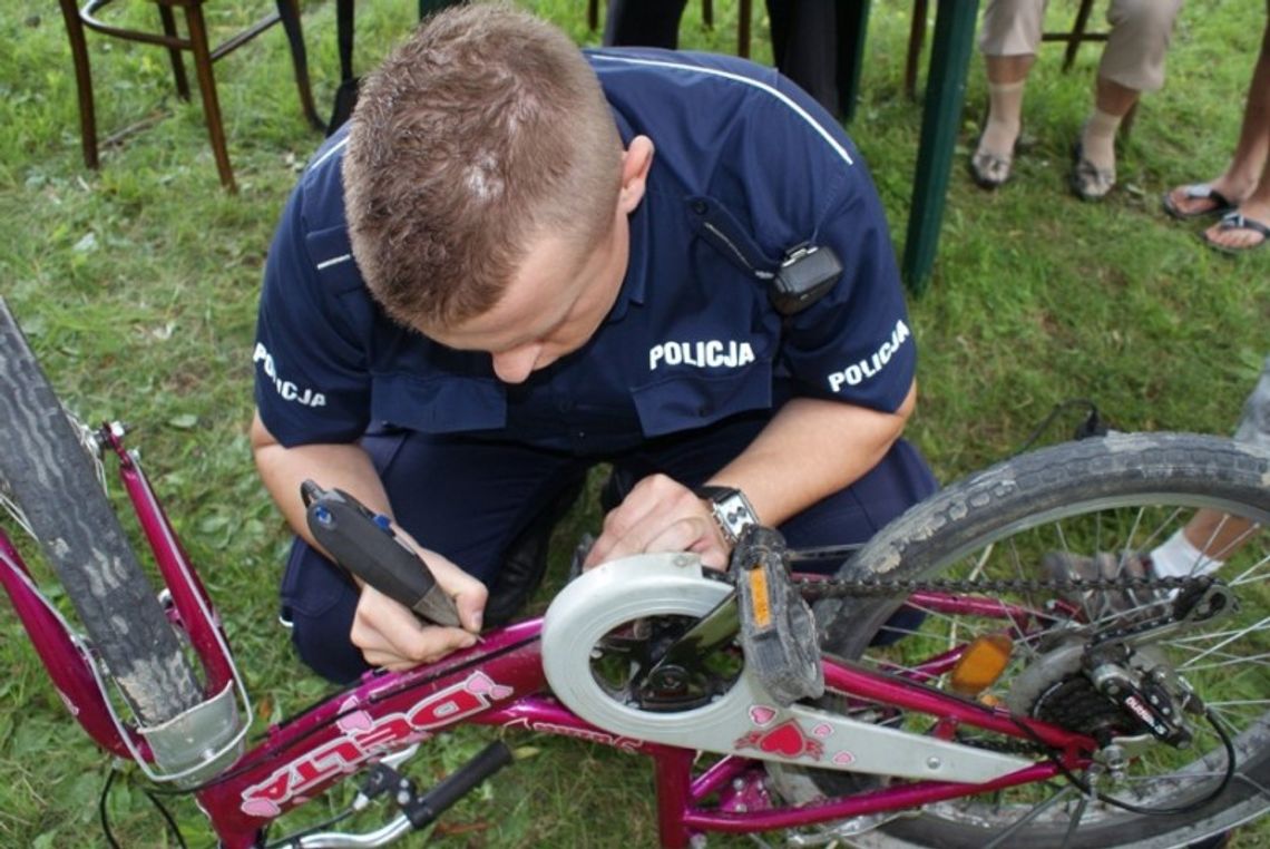 Gryfińscy policjanci zachęcają do znakowania rowerów